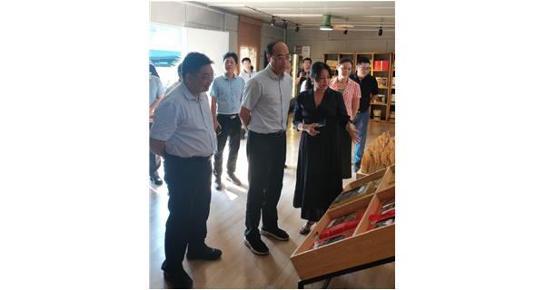 梧州市委副书记张惠强率队来到公司食用菌基地调研，了解农业产业发展情况
